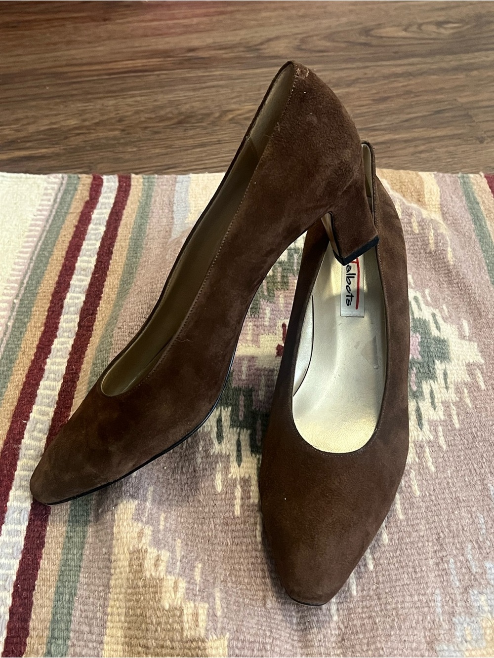 Vintage 90s Women's Brown Suede Mid Heel Pumps - Picture 7 of 9